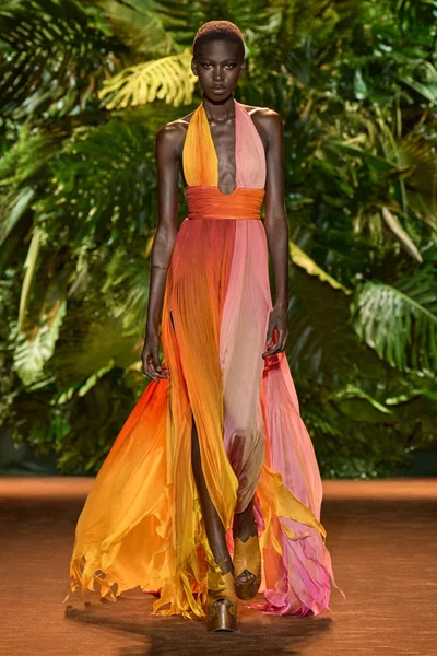 Look 14